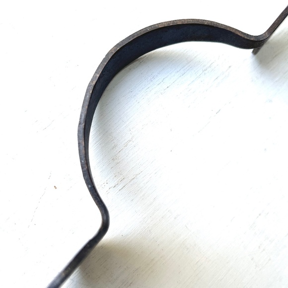 Vintage Wrought Iron Hand Forged Curved Spade Hammered Door Pull Handle Cabin - Picture 8 of 12